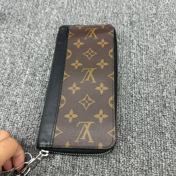 Louis Vuitton Handbags - 100% Authentic Louis Vuitton Vertical Zippy Wallet